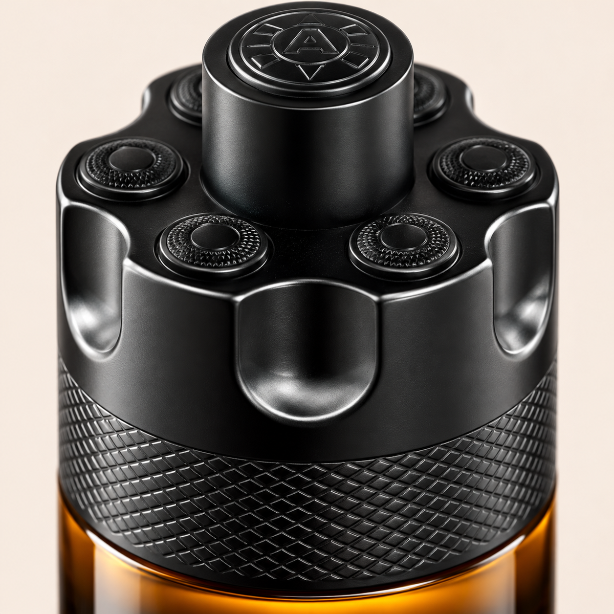 Azzaro The Most Wanted Parfum – detail flakonu