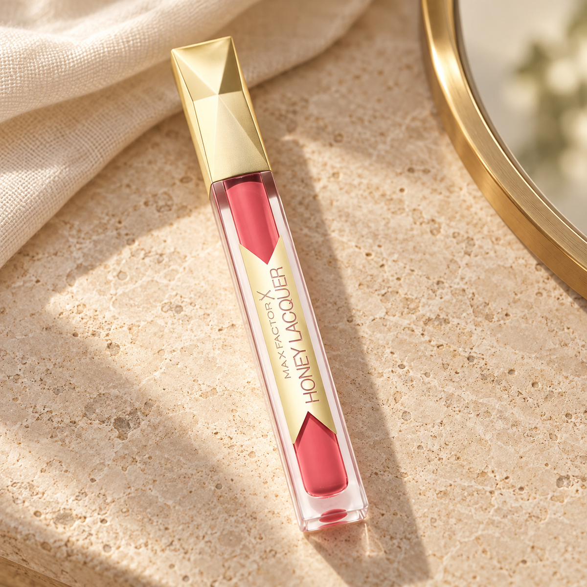 Max Factor Honey Lacquer 3,8 ml – produkt v prostředí