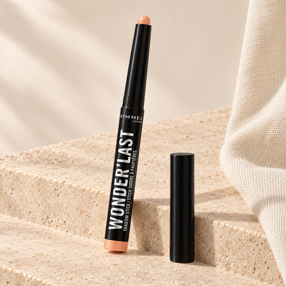 Rimmel London Wonder'Last Shadow Stick 1,64 ml – produkt v prostředí