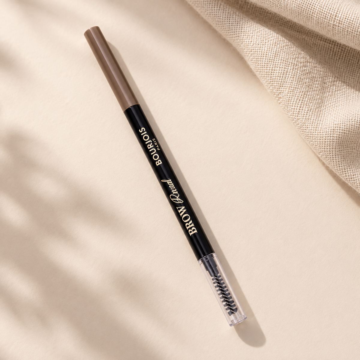 BOURJOIS Paris Brow Reveal Micro Brow Pencil 0,35 ml – produkt v prostředí