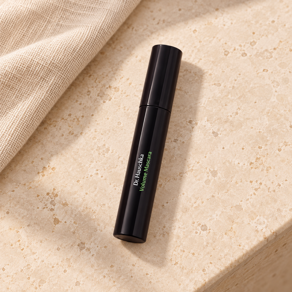Dr. Hauschka Mascara Volume 8 ml – produkt v prostředí