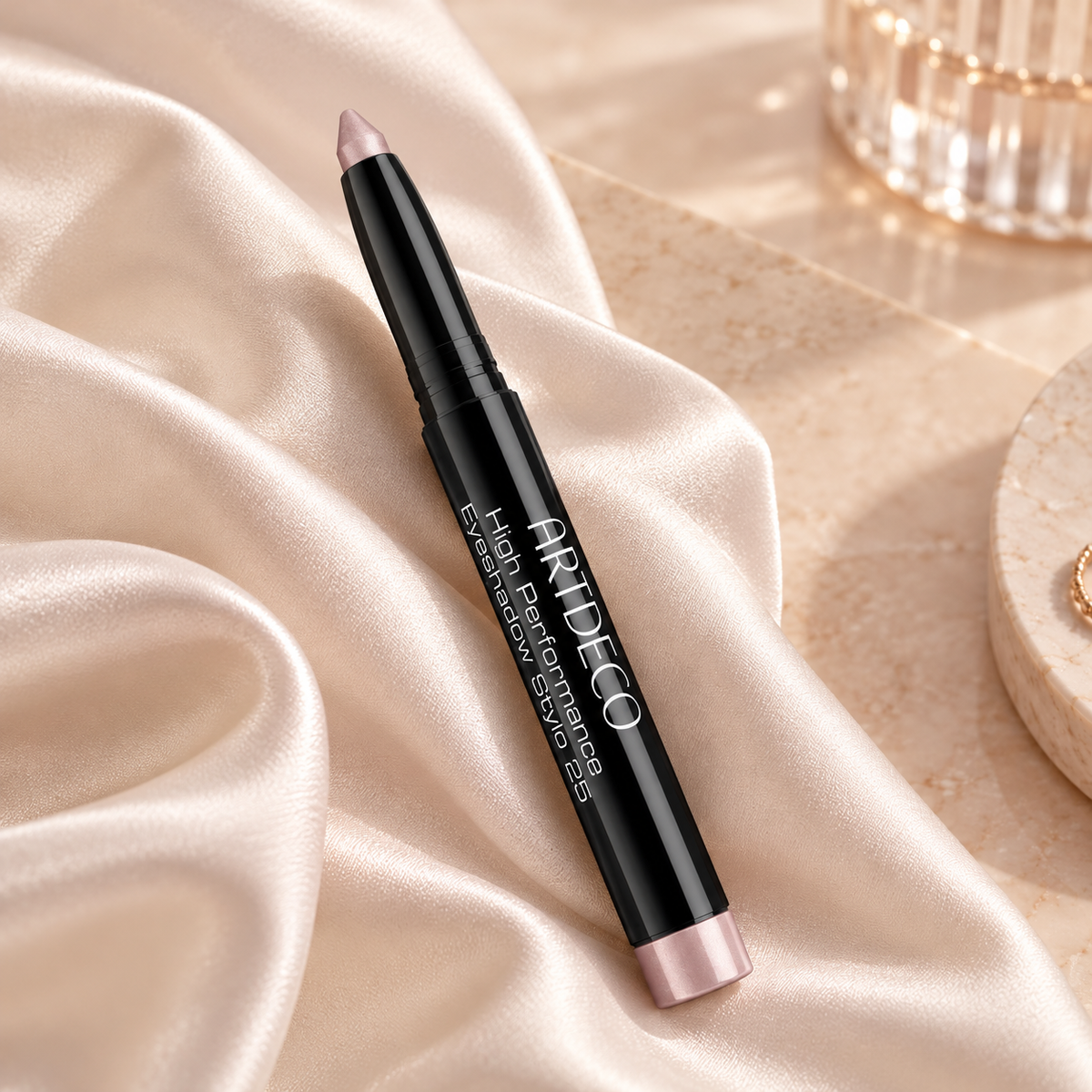 Artdeco High Performance Eyeshadow Stylo 1,4 ml – produkt v prostředí