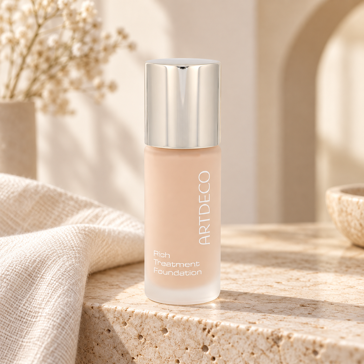 Artdeco Rich Treatment Foundation 20 ml – produkt v prostředí