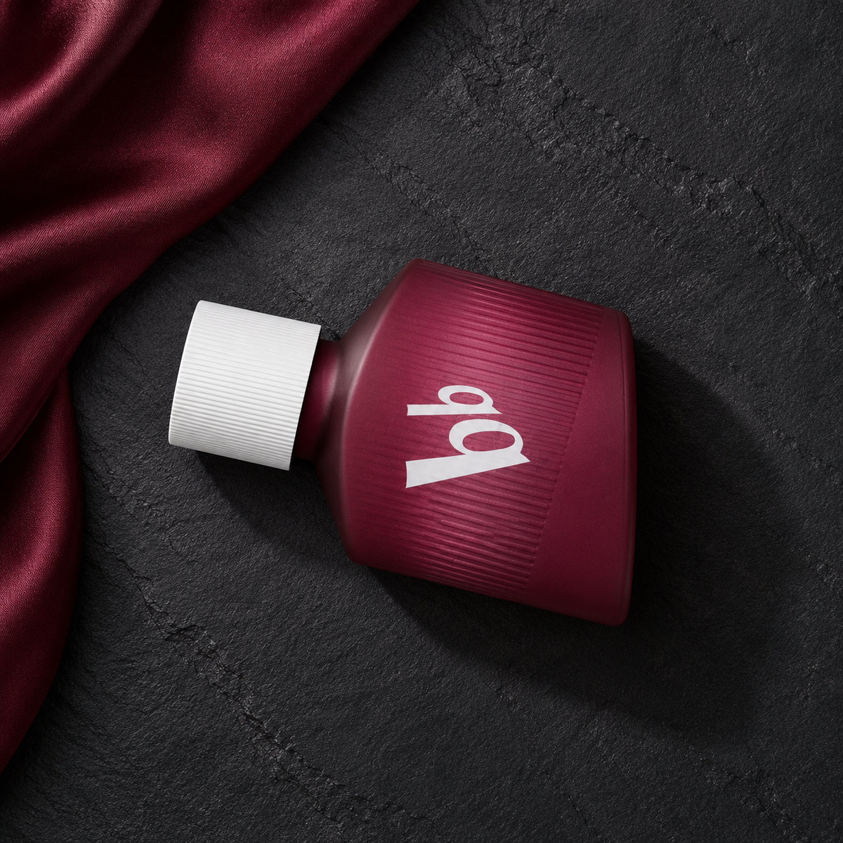 Bruno Banani Loyal Man 30 ml – parfém v prostředí, pohled shora s bočním stínem