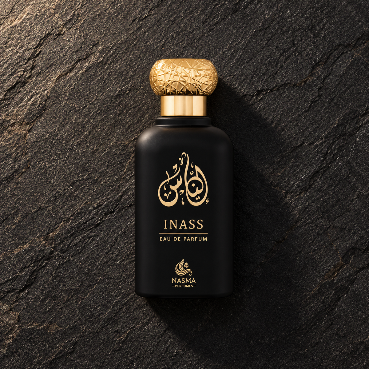 Nasma Inass 100 ml – parfém v prostředí, pohled shora s bočním stínem