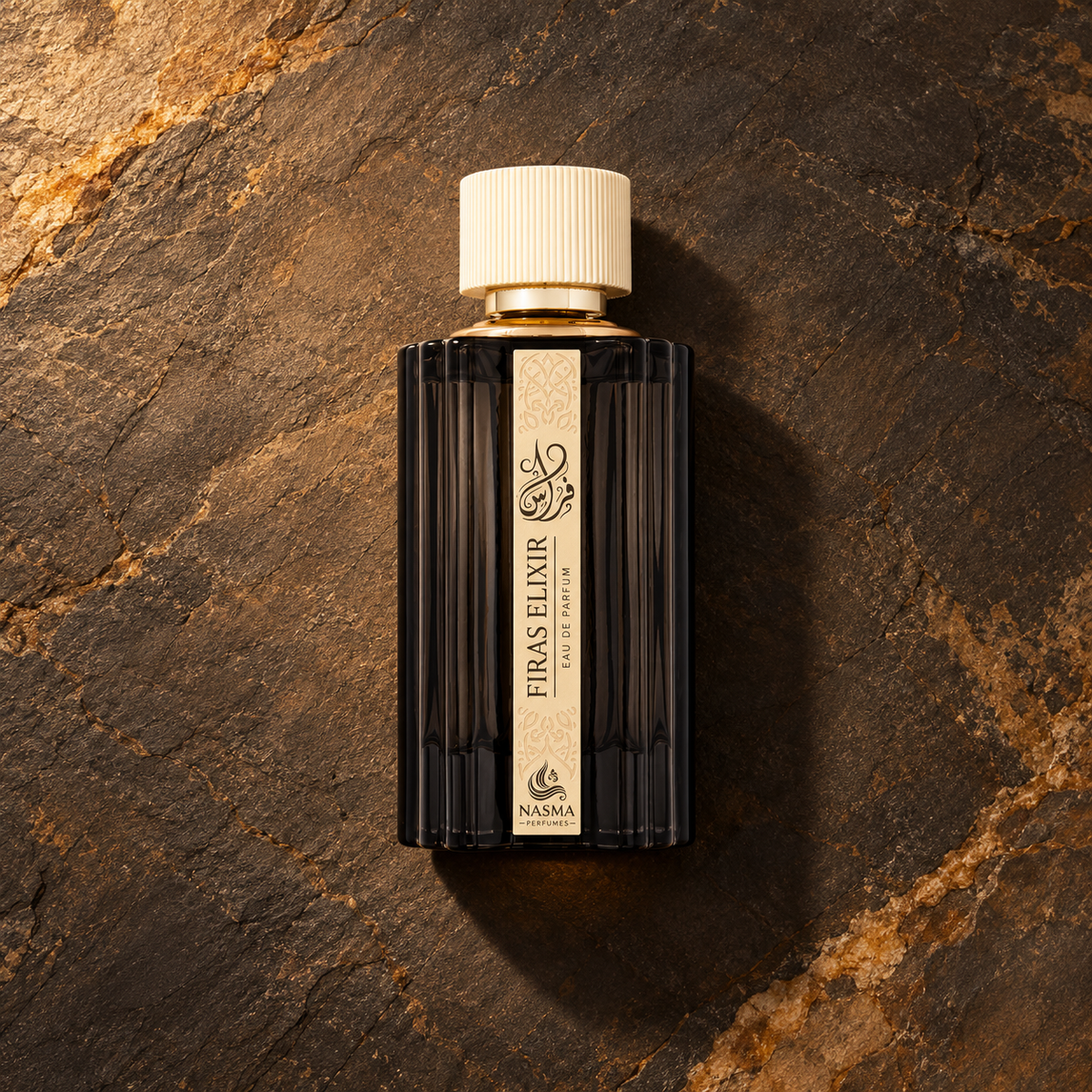 Nasma Firas Elixir 100 ml – parfém v prostředí, pohled shora s bočním stínem