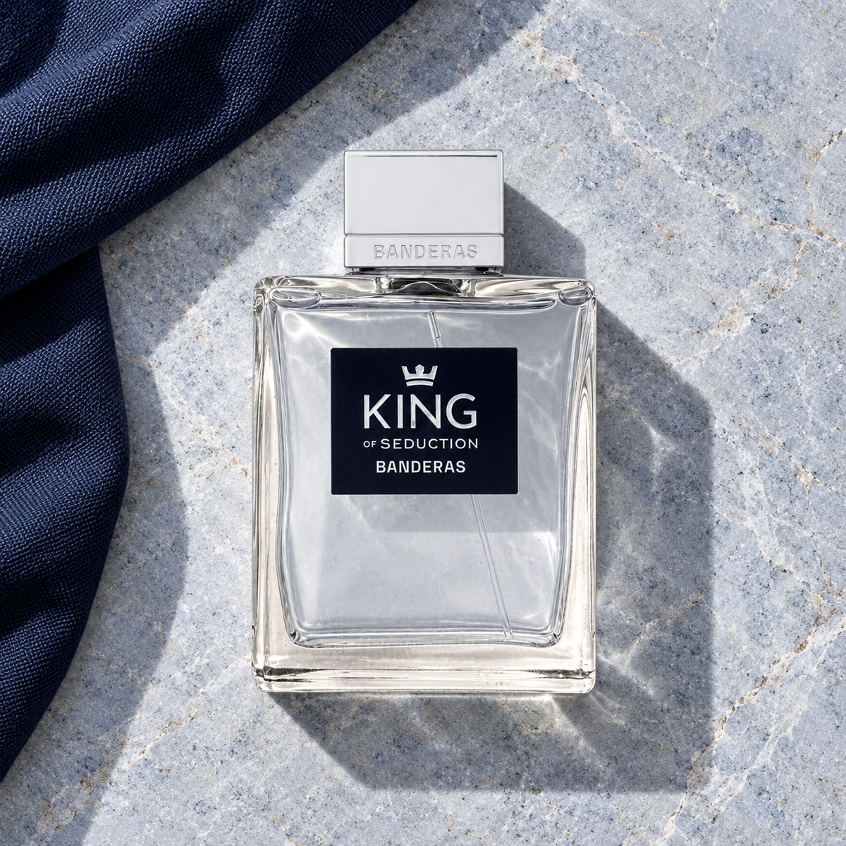 Banderas King of Seduction 200 ml – parfém v prostředí, pohled shora s bočním stínem