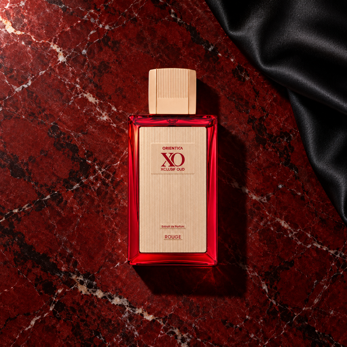 Orientica XO Xclusif Oud Rouge parfémový extrakt 60 ml – parfém v prostředí, pohled shora s bočním stínem
