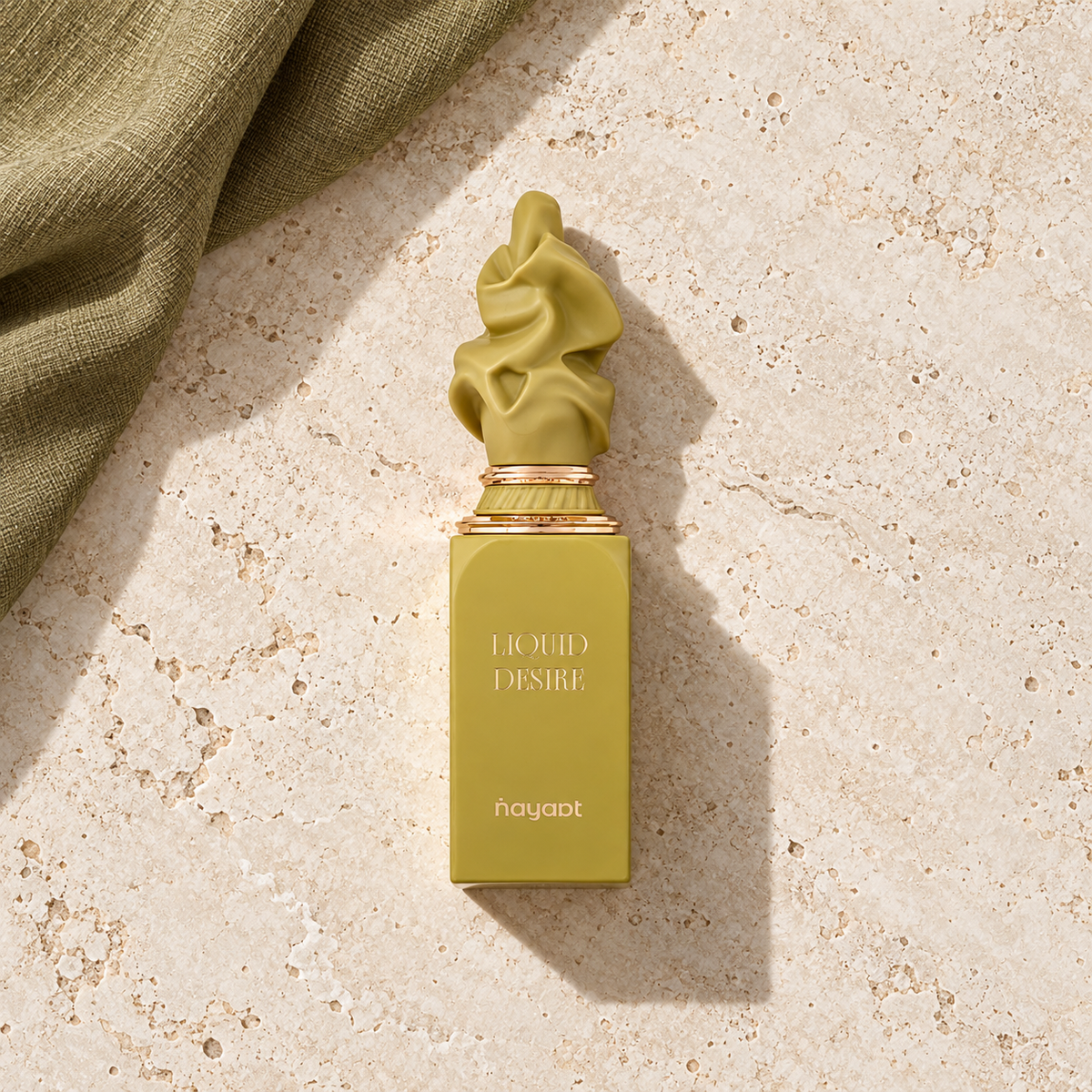 Nayaat Gourmand Collection Liquid Desire 90 ml – parfém v prostředí, pohled shora s bočním stínem
