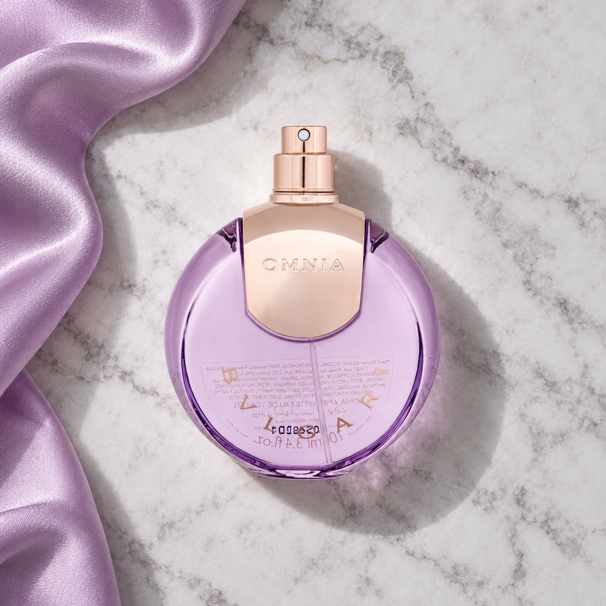 Bvlgari Omnia Amethyste EDT 100 ml – parfém v prostředí, pohled shora s bočním stínem