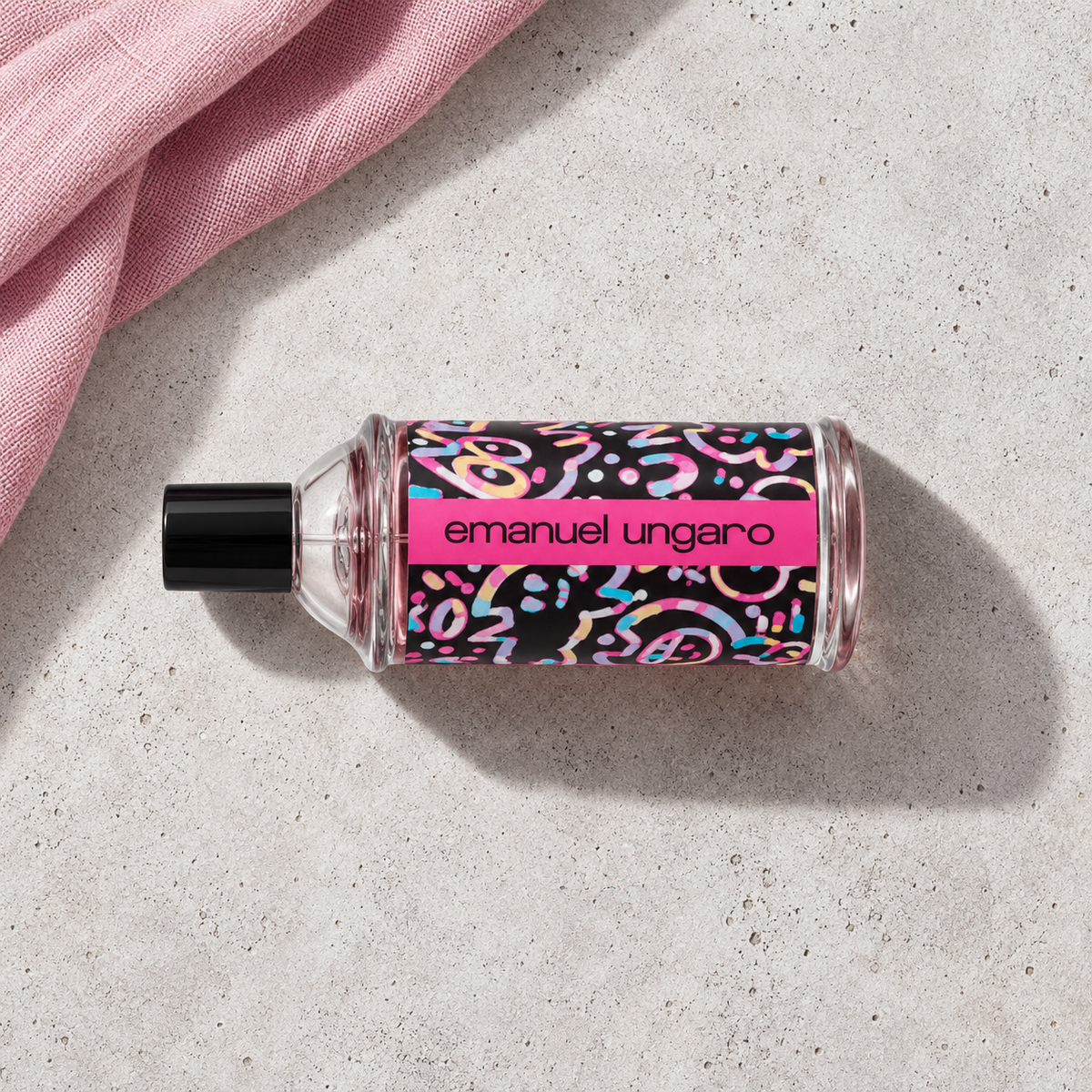 Emanuel Ungaro For Her EDP 100 ml – parfém v prostředí, pohled shora s bočním stínem