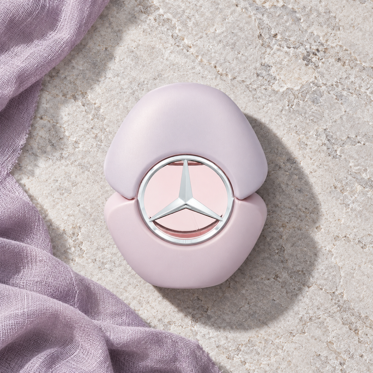 Mercedes-Benz Woman EDT 60 ml – parfém v prostředí, pohled shora s bočním stínem