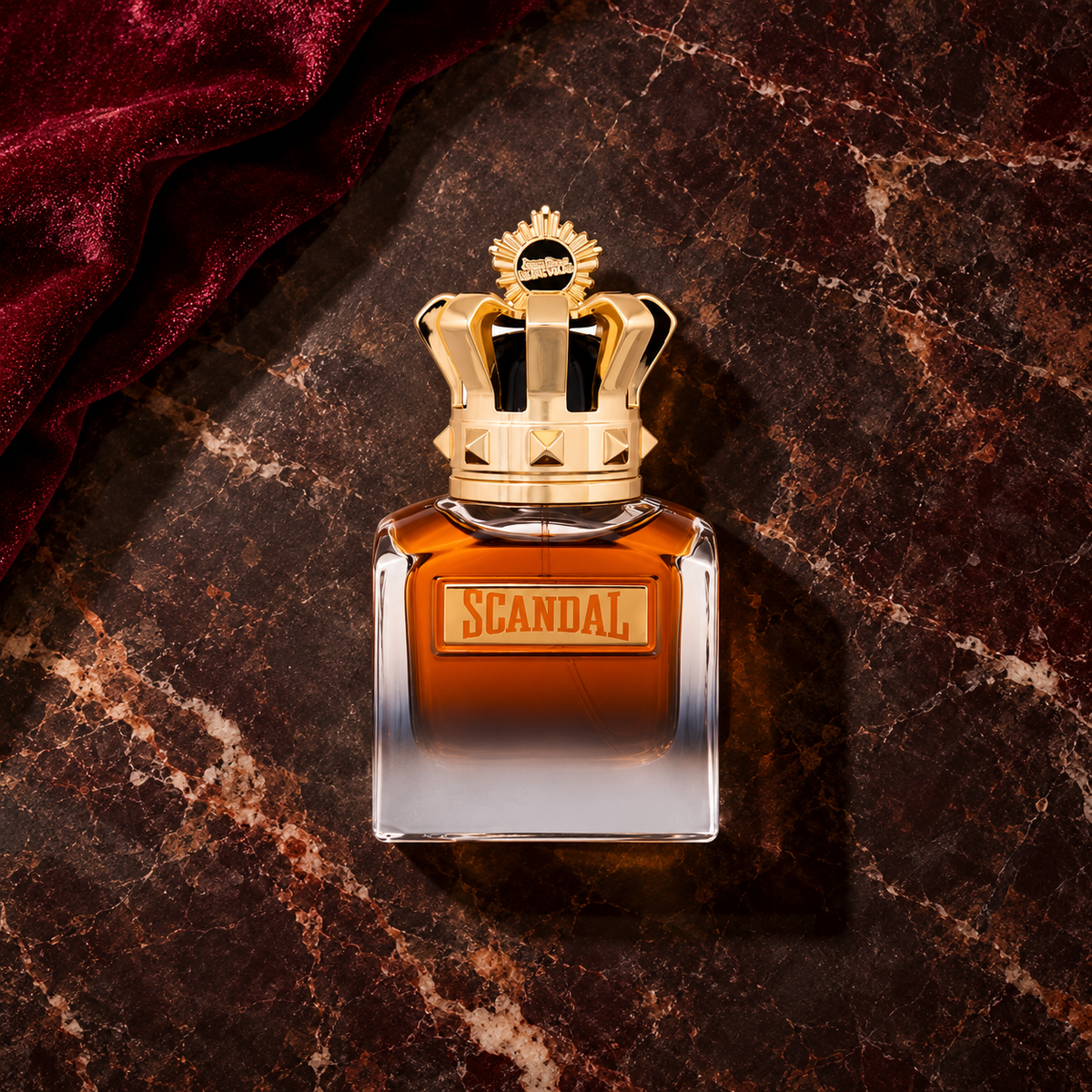 Jean Paul Gaultier Scandal Elixir parfém 50 ml – parfém v prostředí, pohled shora s bočním stínem