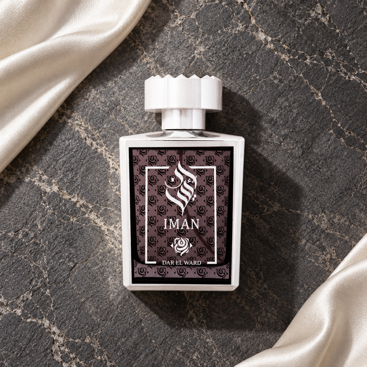 Dar El Ward Iman 100 ml – parfém v prostředí, pohled shora s bočním stínem