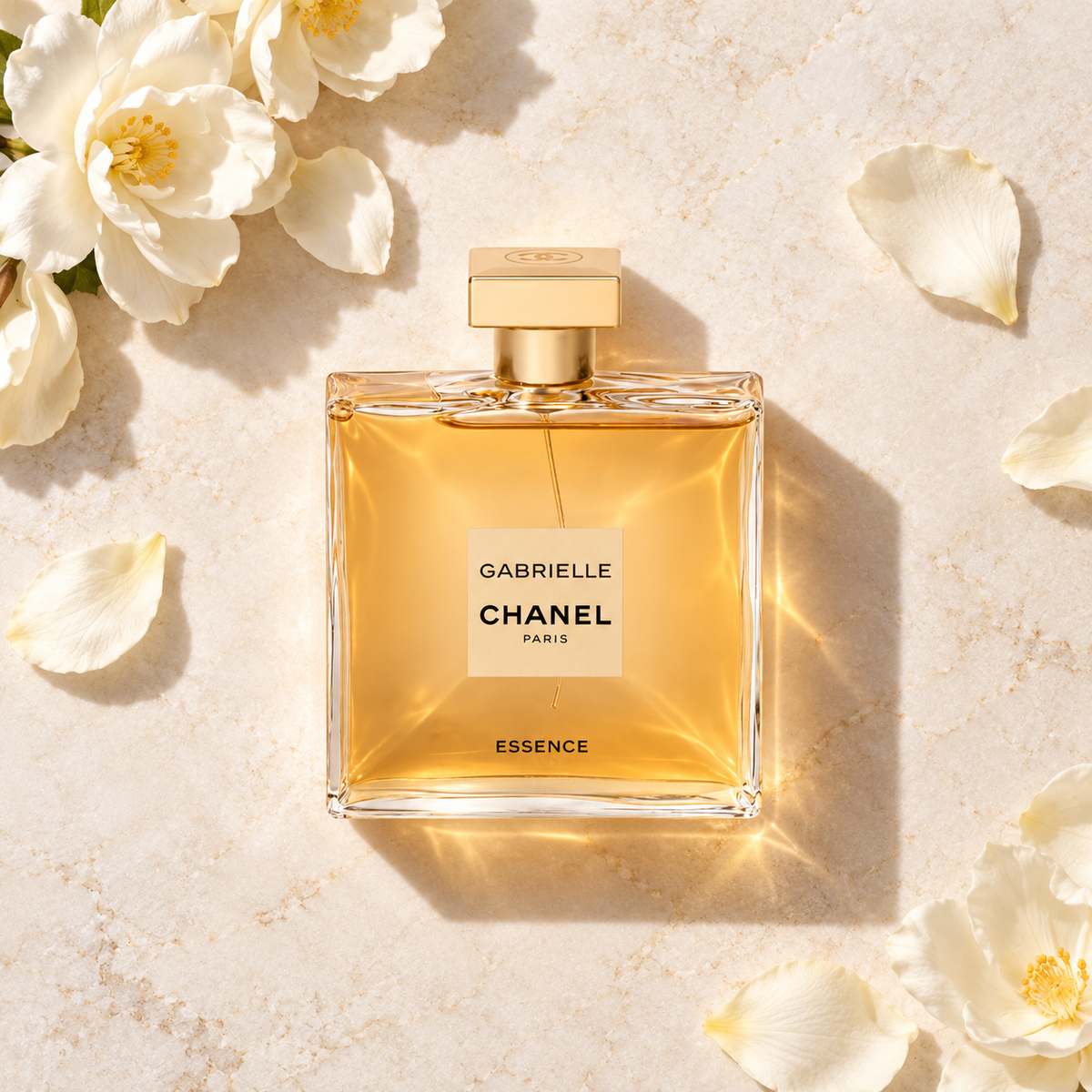 Chanel Gabrielle Essence 100 ml – parfém v prostředí, pohled shora s bočním stínem