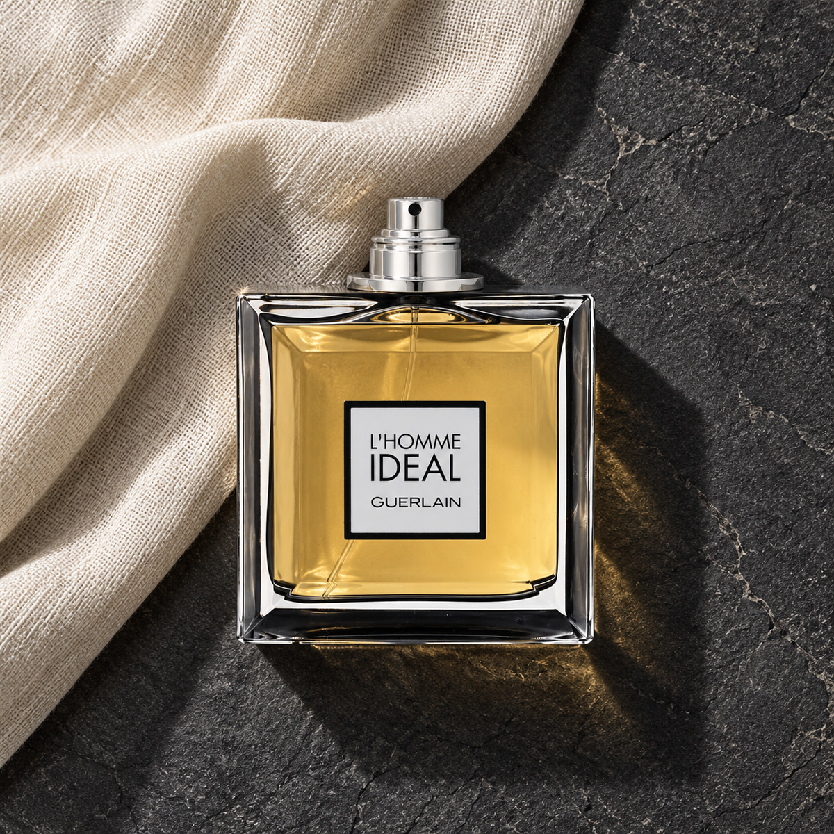 Guerlain L´Homme Ideal 100 ml – parfém v prostředí, pohled shora s bočním stínem