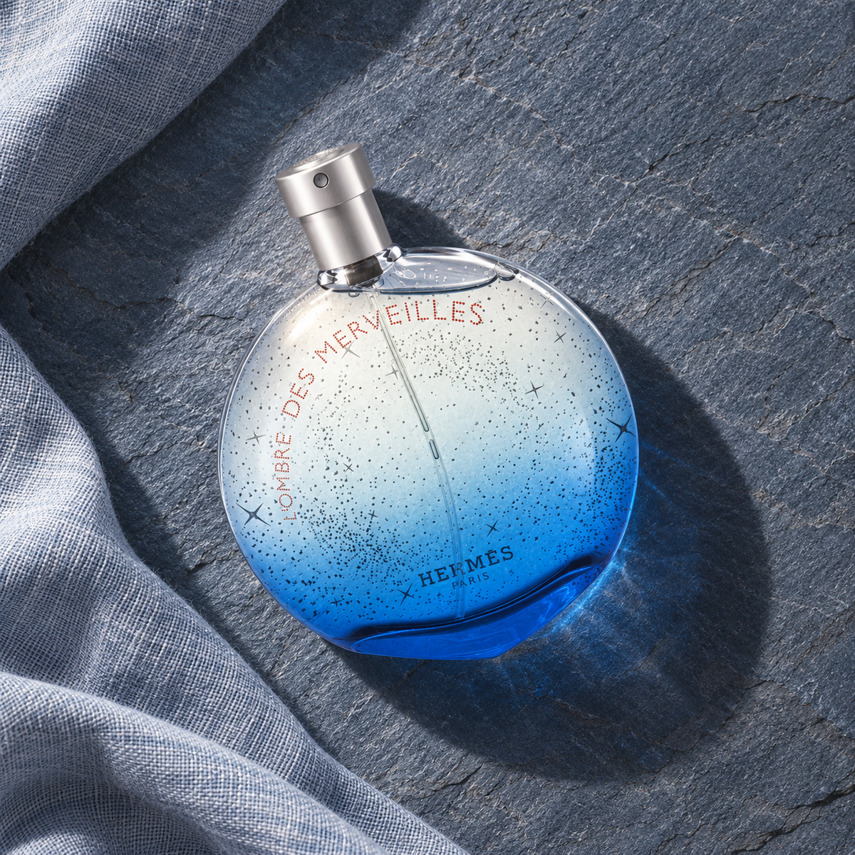 Hermes L´Ombre des Merveilles 100 ml – parfém v prostředí, pohled shora s bočním stínem