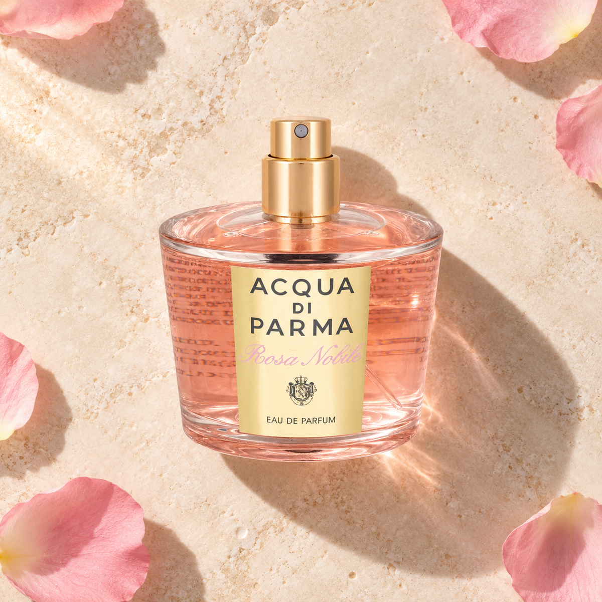 Acqua di Parma Le Nobili Rosa Nobile 100 ml – parfém v prostředí, pohled shora s bočním stínem