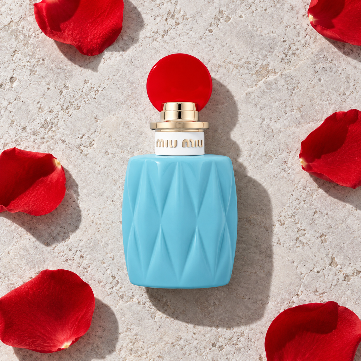 Miu Miu Miu Miu 100 ml – parfém v prostředí, pohled shora s bočním stínem