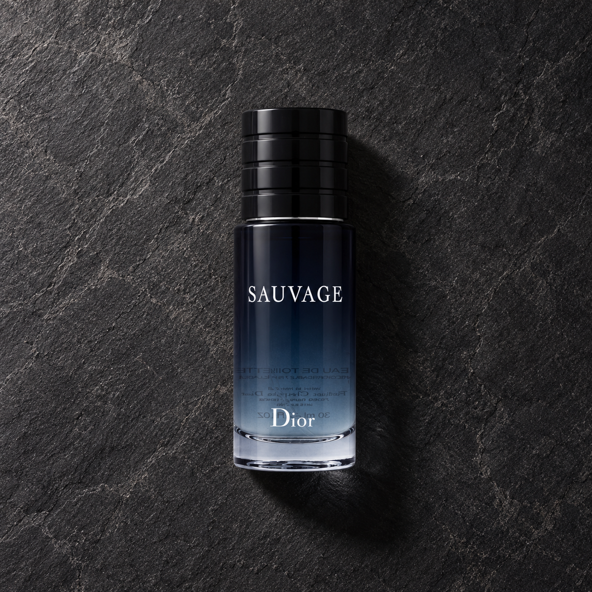 Dior Sauvage 30 ml – parfém v prostředí, pohled shora s bočním stínem