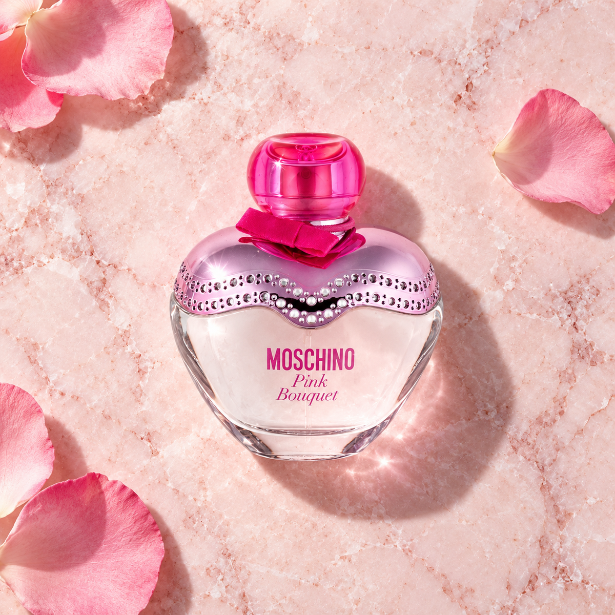 Moschino Pink Bouquet EDT 50 ml – parfém v prostředí, pohled shora s bočním stínem