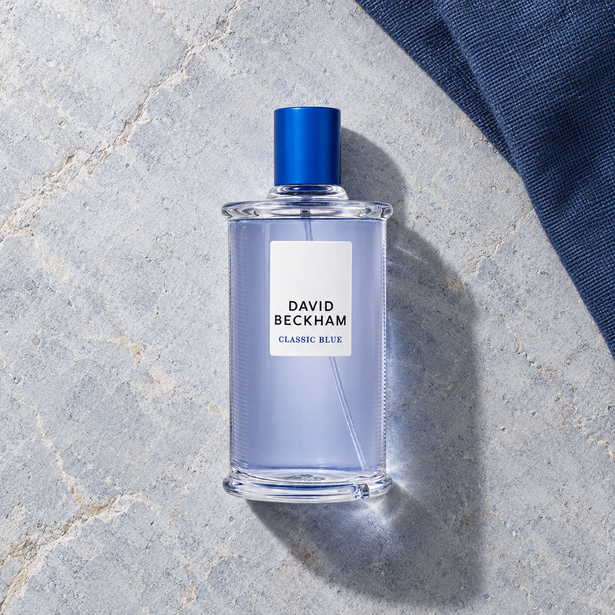 David Beckham Classic Blue EDT 100 ml – parfém v prostředí, pohled shora s bočním stínem
