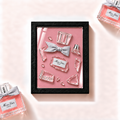 Parfemovy obraz Dior Miss Dior Parfum (2024) v cernem ramu - ilustracni fotografie