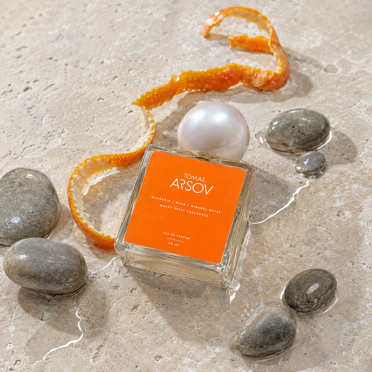 Tomas Arsov Mandarin Musk Mineral Notes v emocionální minerální scéně s mandarinkou a vodou – MrRizz