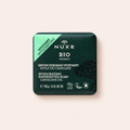 Mýdlo NUXE Bio Organic Invigorating Superfatted Soap v zeleném obalu na béžovém pozadí – MrRizz