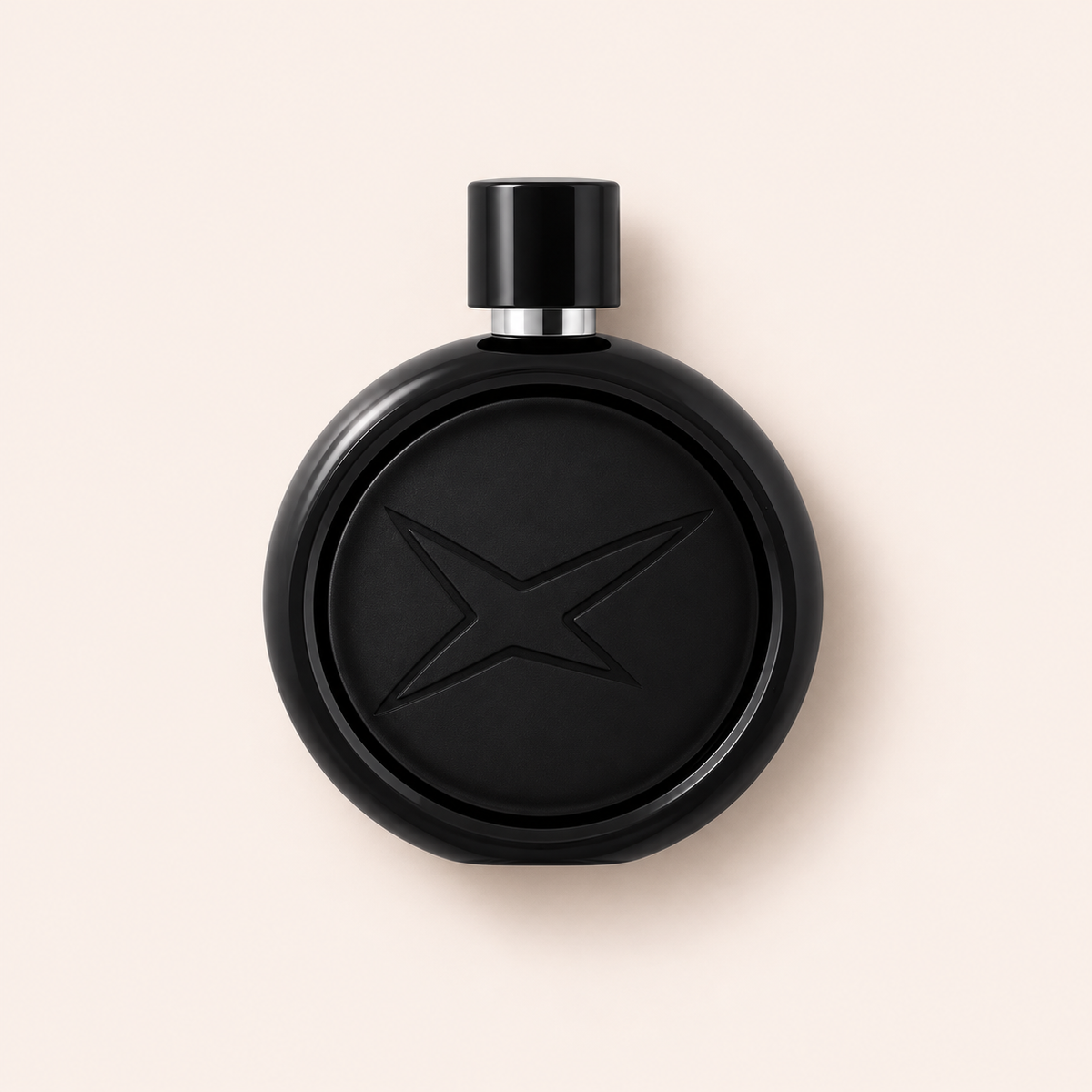 Flakon Mauboussin Une Histoire d’Homme Irresistible EDP 90 ml na béžovém pozadí – MrRizz