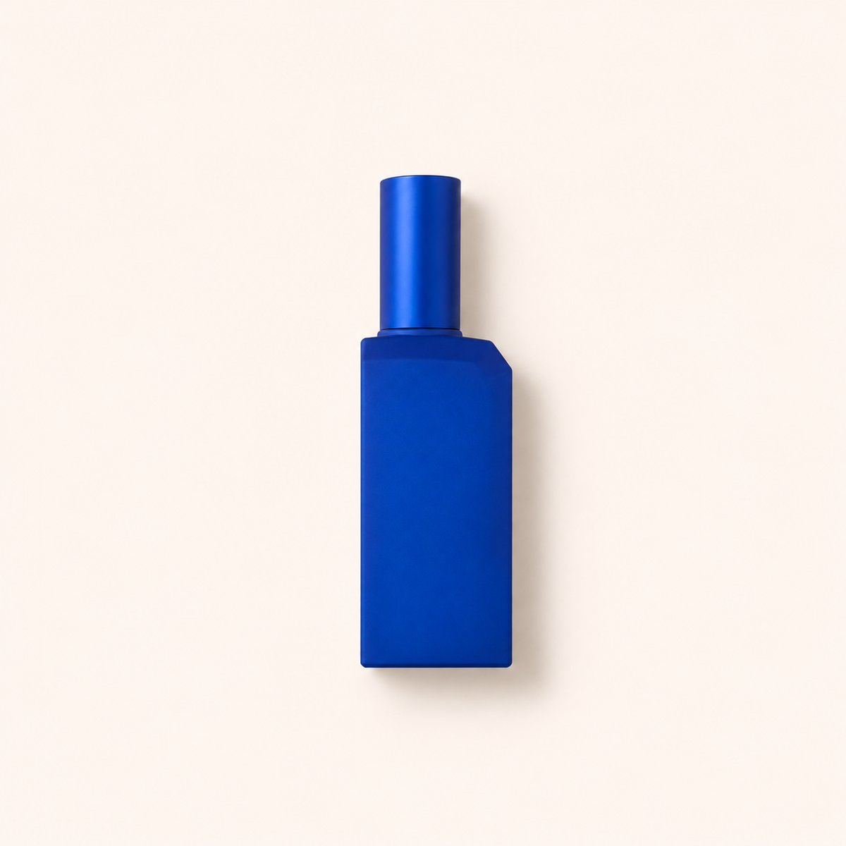 Flakon Histoires de Parfums This Is Not A Blue Bottle 1.1 EDP 60 ml na béžovém pozadí – MrRizz