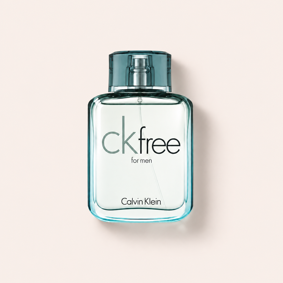Flakon Calvin Klein CK Free EDT 50 ml na béžovém pozadí – MrRizz