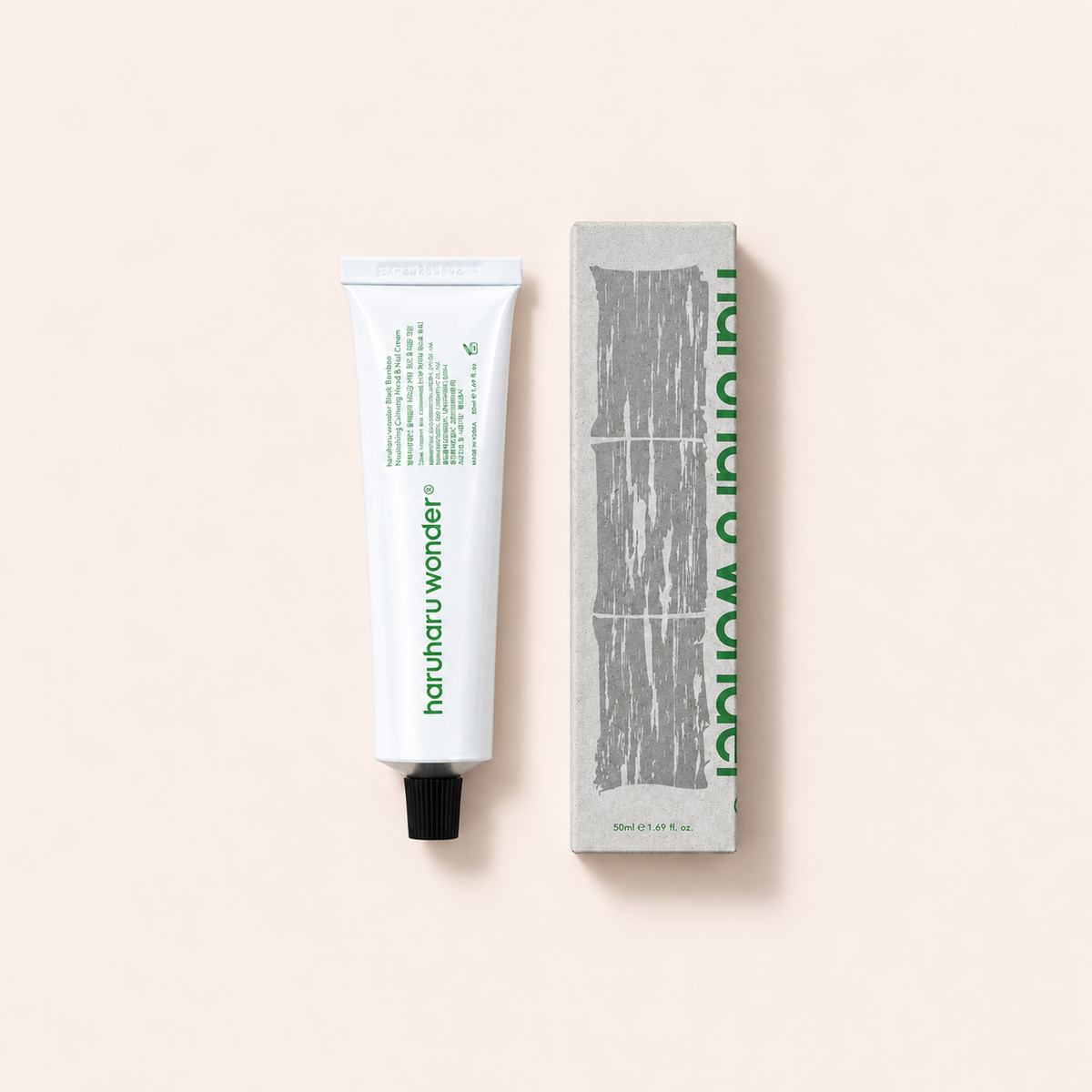 HaruHaru Wonder Black Bamboo Nourishing Calming Hand & Nail Cream 50 ml – výrobek s odpovídajícím obalem vleže – MrRizz