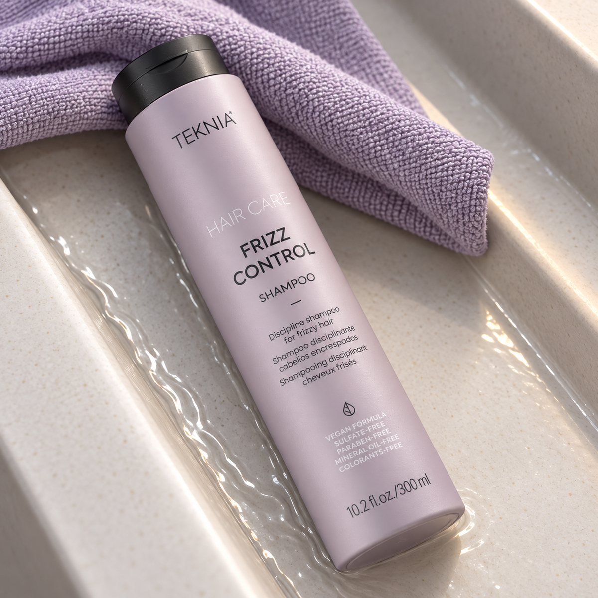 Lakmé Teknia Frizz Control Shampoo 300 ml – atmosférická fotografie – MrRizz