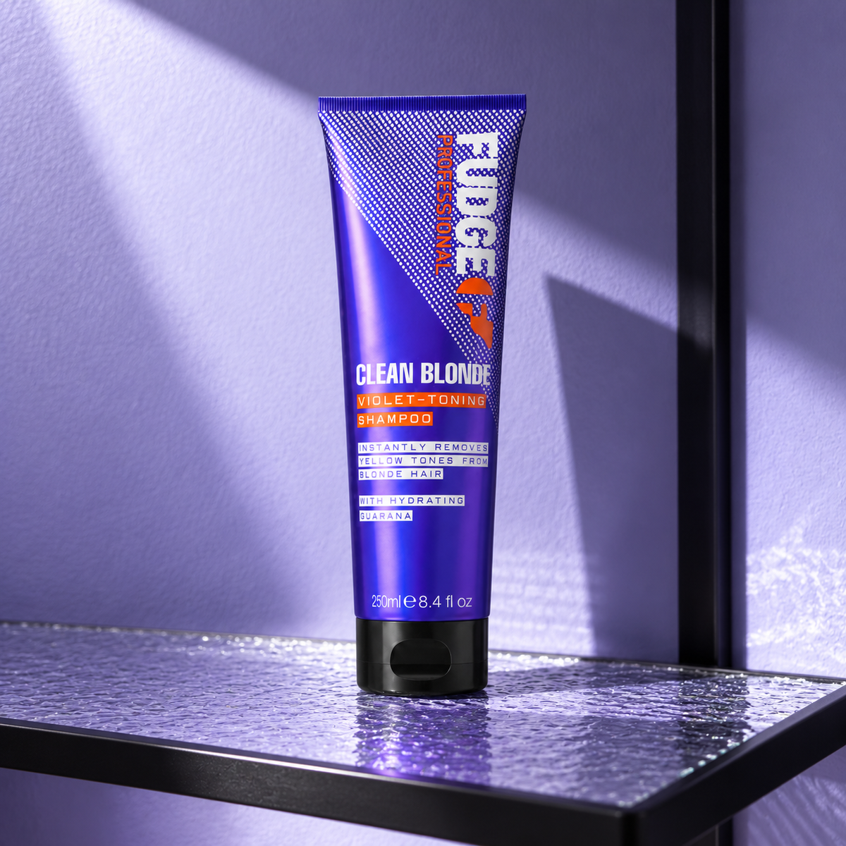 Fudge Professional Clean Blonde Violet-Toning Shampoo 250 ml – atmosférická fotografie – MrRizz