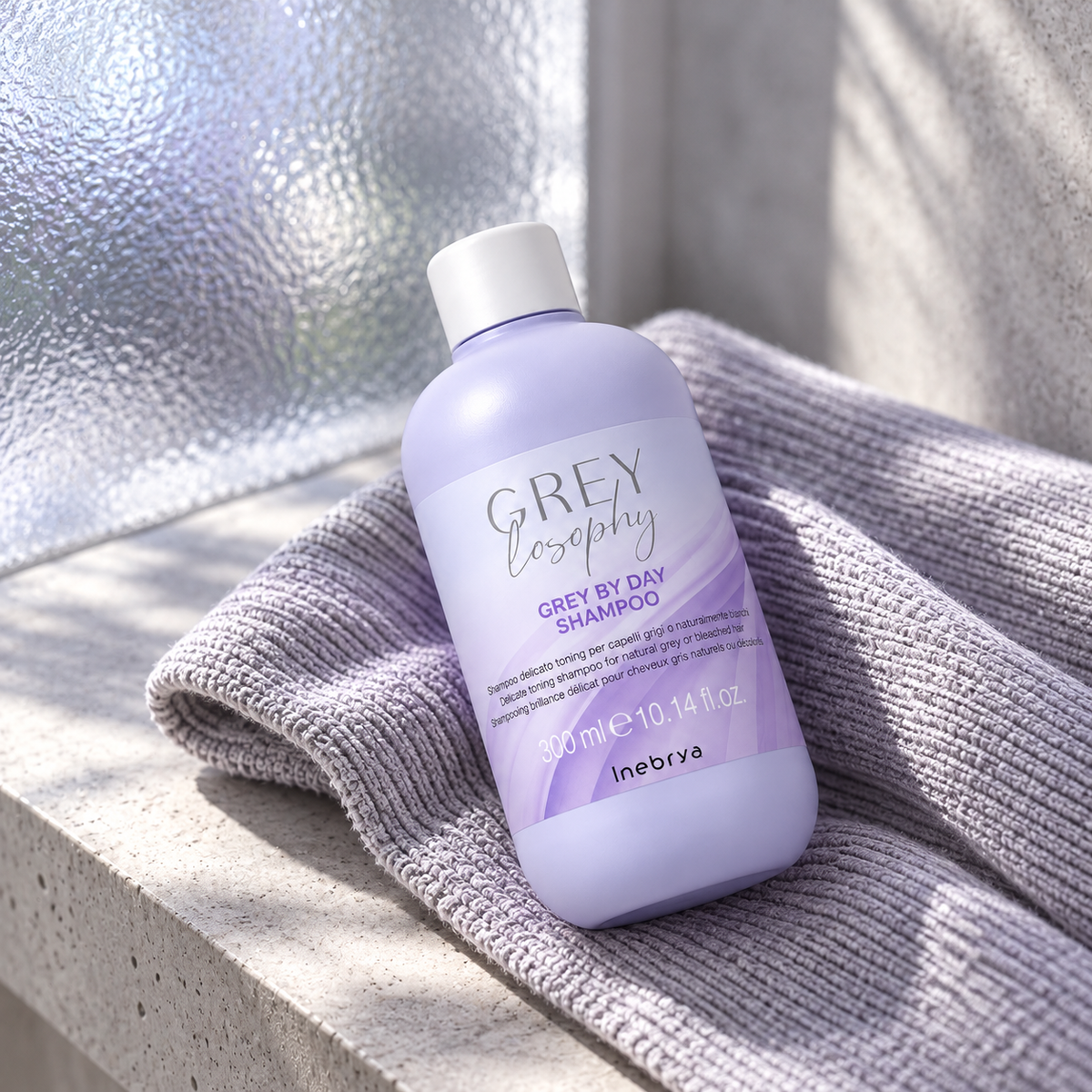 Inebrya GREYlosophy Grey By Day Shampoo 300 ml – atmosférická fotografie – MrRizz