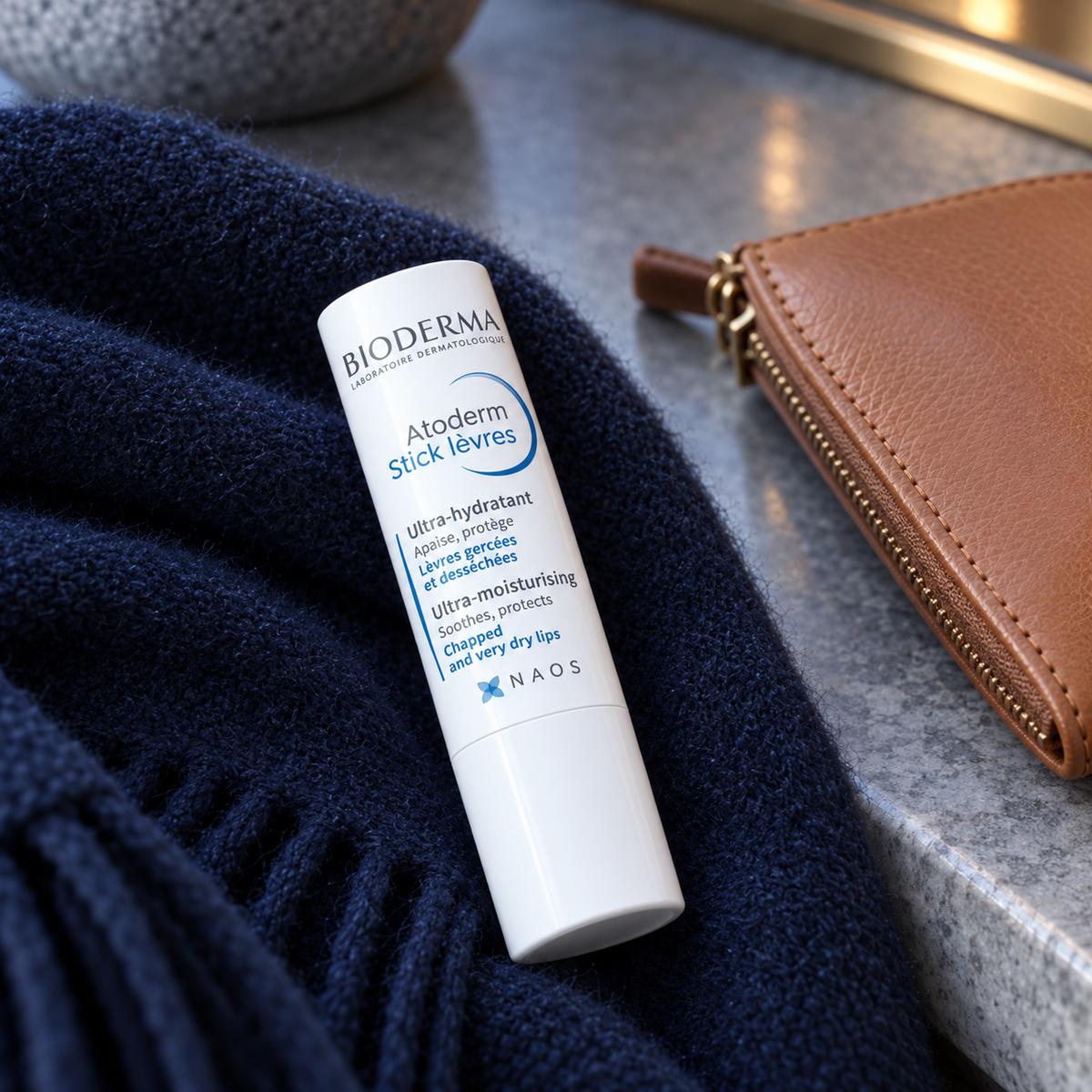 BIODERMA Atoderm Stick Levres – atmosférická fotografie – MrRizz