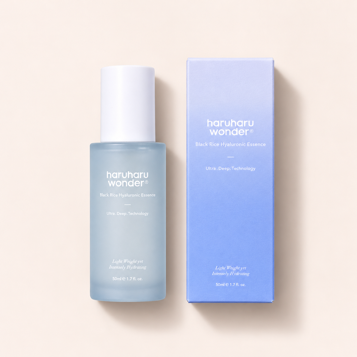 HaruHaru Wonder Black Rice Hyaluronic Essence 50 ml – výrobek s odpovídajícím obalem vleže – MrRizz